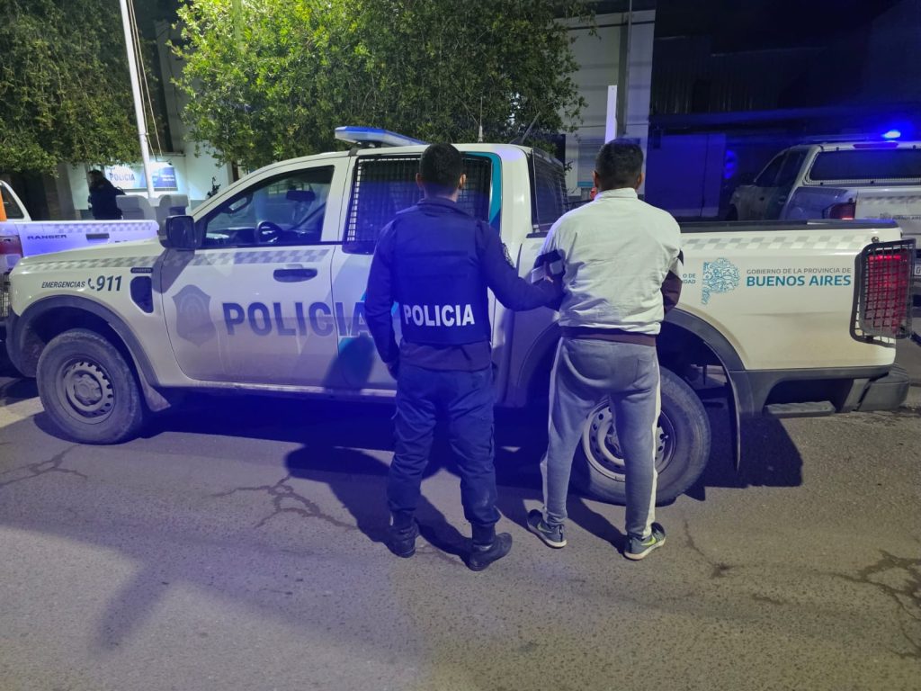 Amenazaron a una persona con un destornillador para robarle la mochila