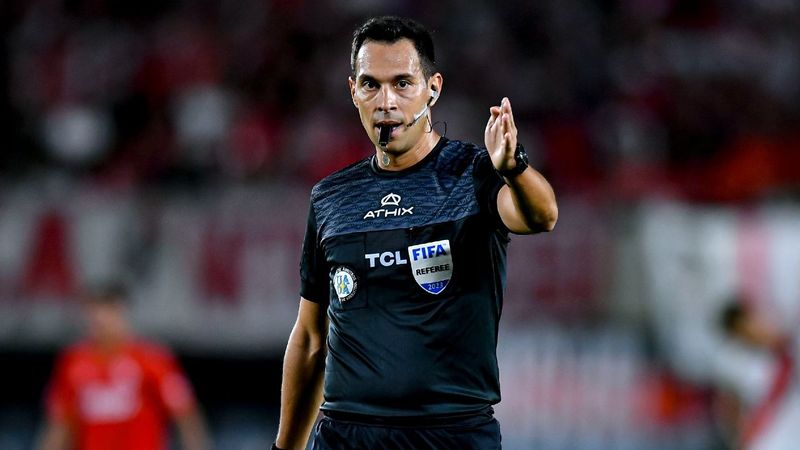 El árbitro bahiense Tello dirigirá uno de los primeros partidos del Mundial