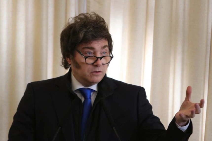 Casi 6 de cada 10 argentinos desaprueban la gestión de Milei aunque ningún opositor lo capitaliza